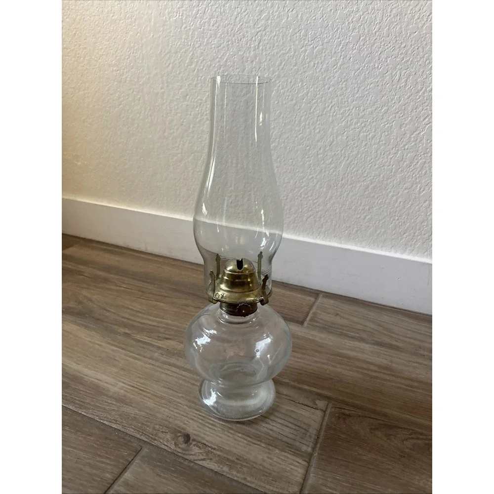 Vintage Oil Lamp with Shade - Good Condition 15